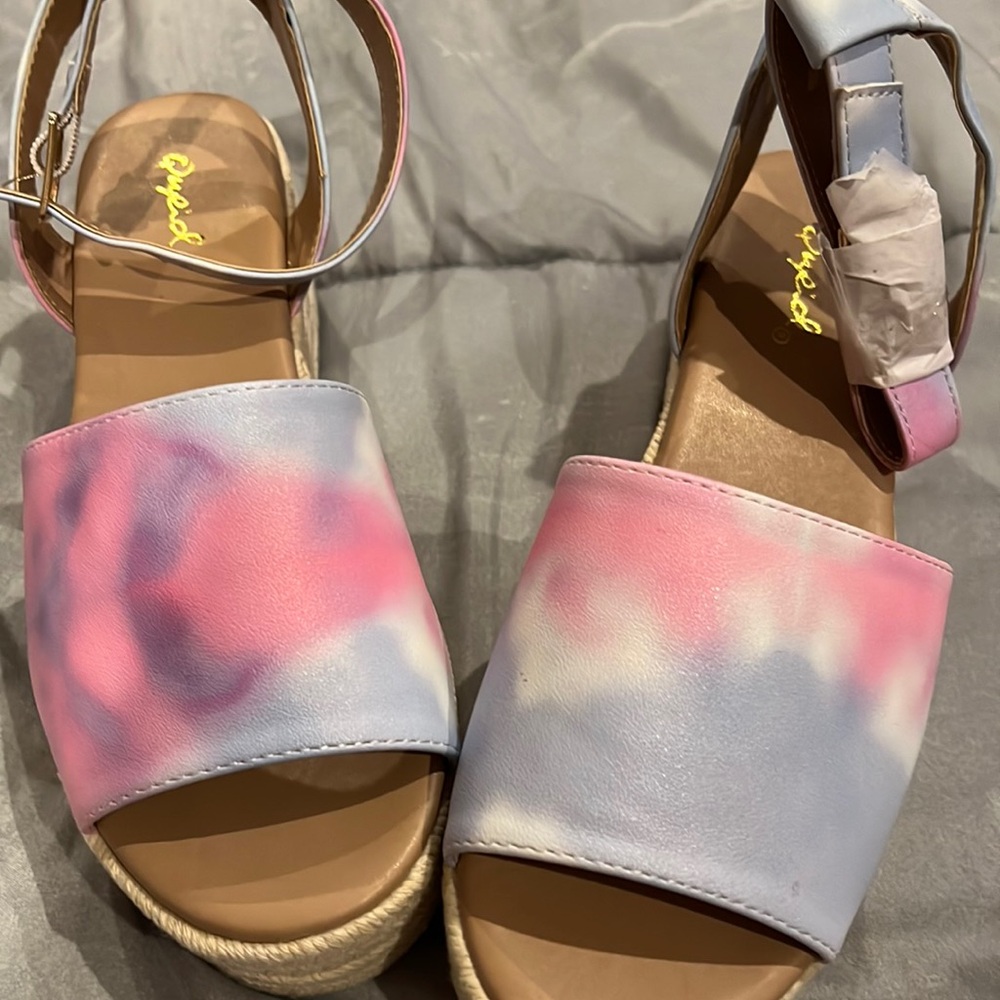 Tie-dye wedges